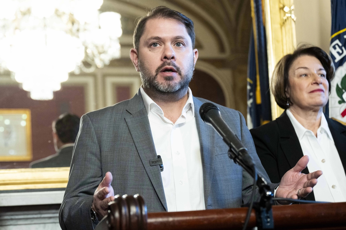 Why stablecoin bill’s stumble shows crypto must woo Democrats