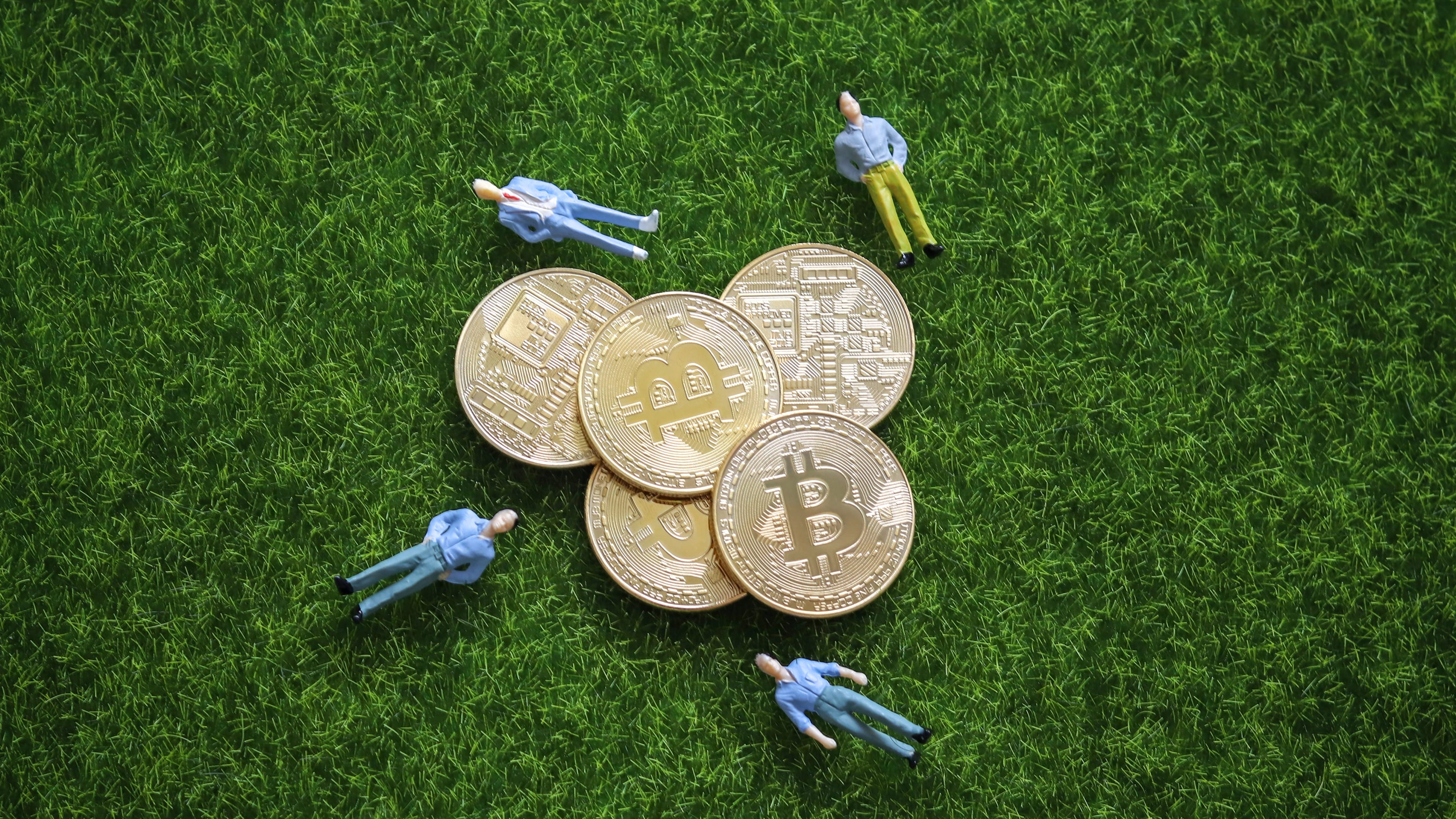 Bitcoin,Concept,Of,Side,Effect.,Bitcoin,And,Miniature,People,On