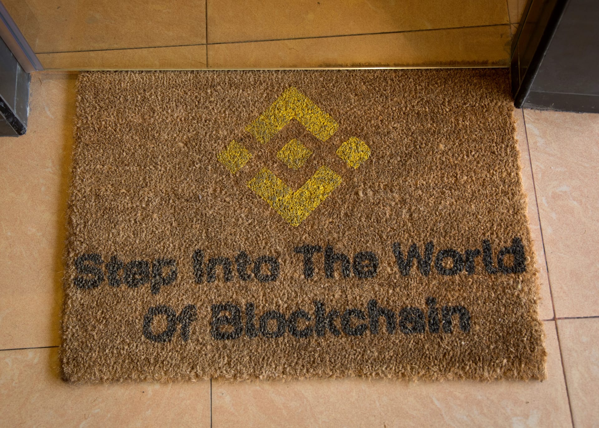 Landscapes of Lebanon and its financial activity.